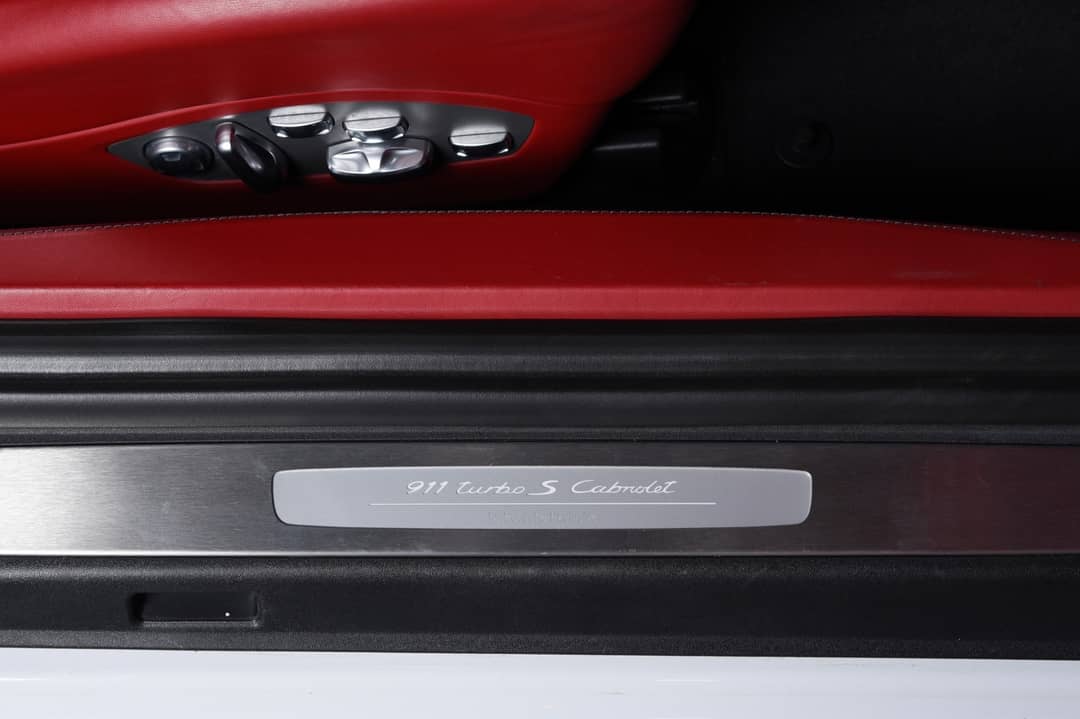 2016 Porsche 911 Turbo S — photo 28