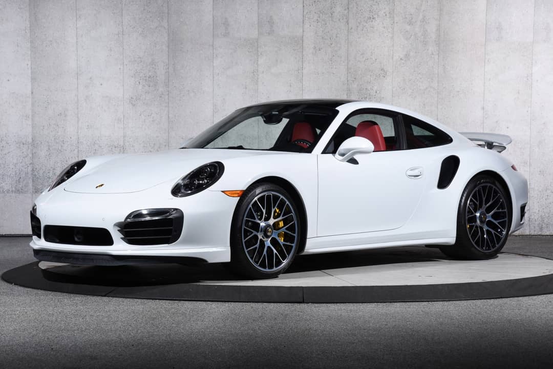 2015 Porsche 911 Turbo S — photo 2