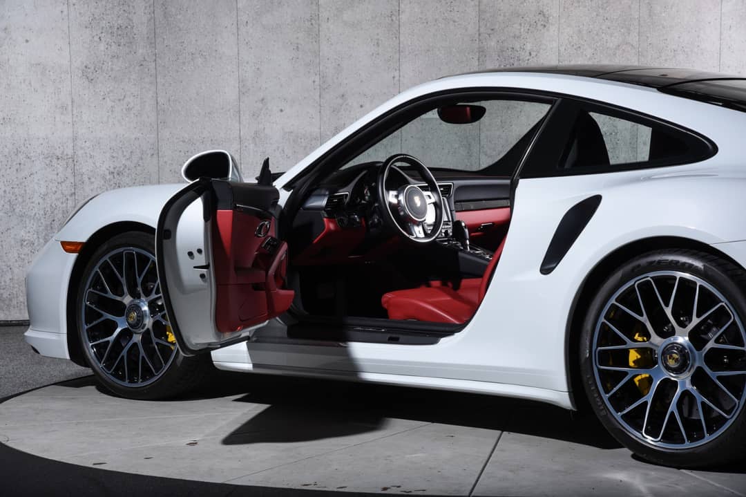 2015 Porsche 911 Turbo S — photo 17