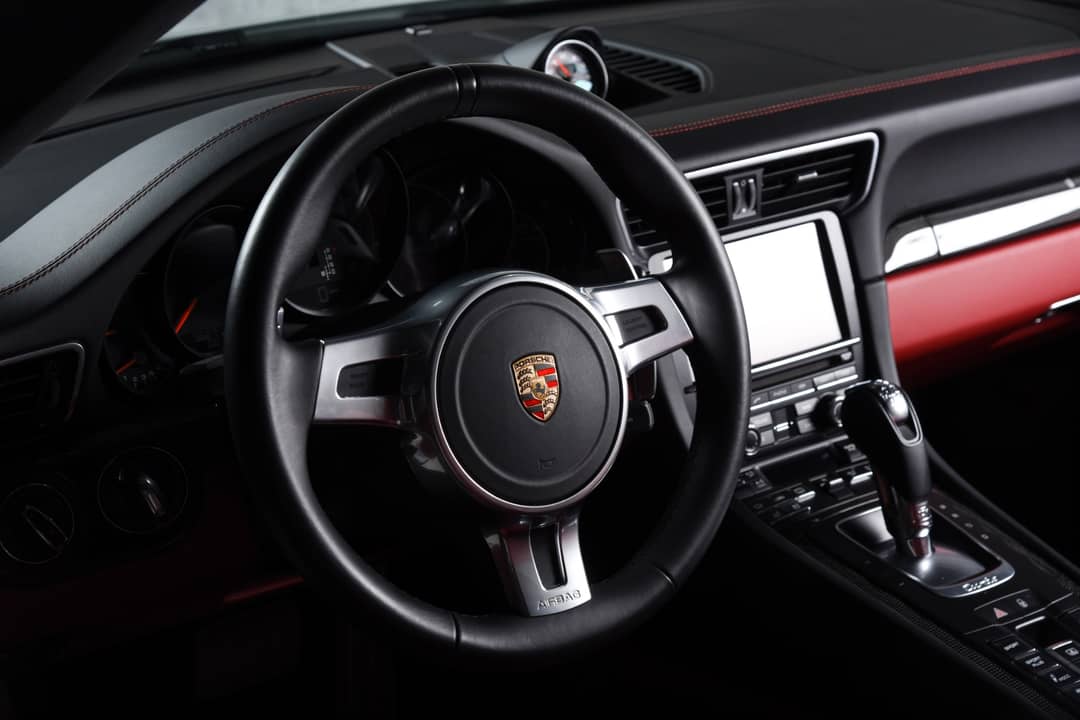 2015 Porsche 911 Turbo S — photo 20