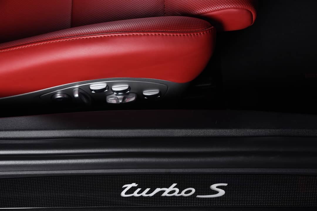 2015 Porsche 911 Turbo S — photo 23