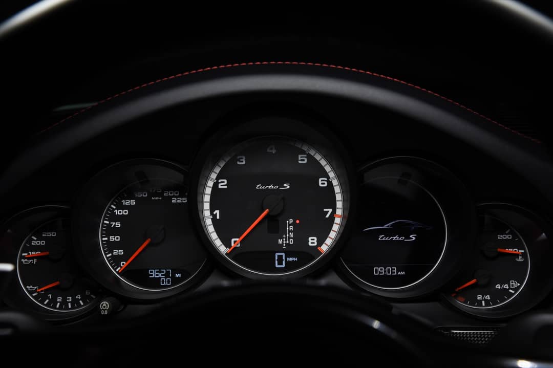 2015 Porsche 911 Turbo S — photo 25