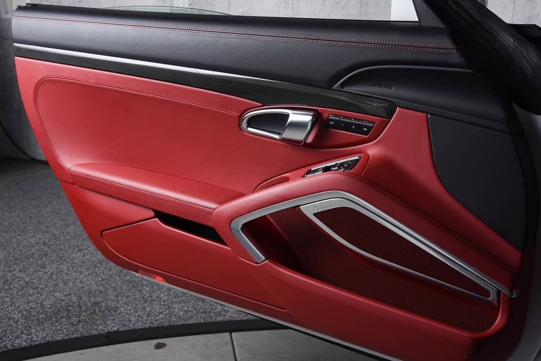 2015 Porsche 911 Turbo S — photo 27