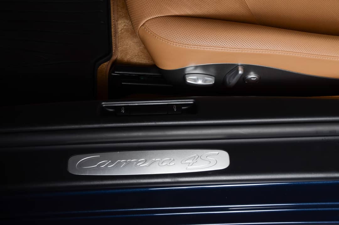 2011 Porsche 911 Carrera 4S — photo 23