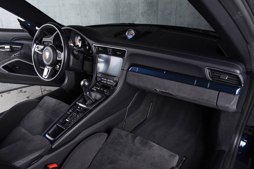 2019 Porsche 911 Targa 4 GTS — photo 19