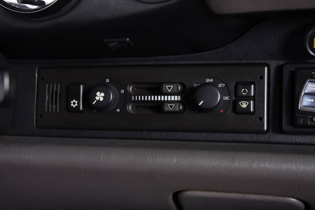 1994 Porsche 911 Carrera 2 — photo 25