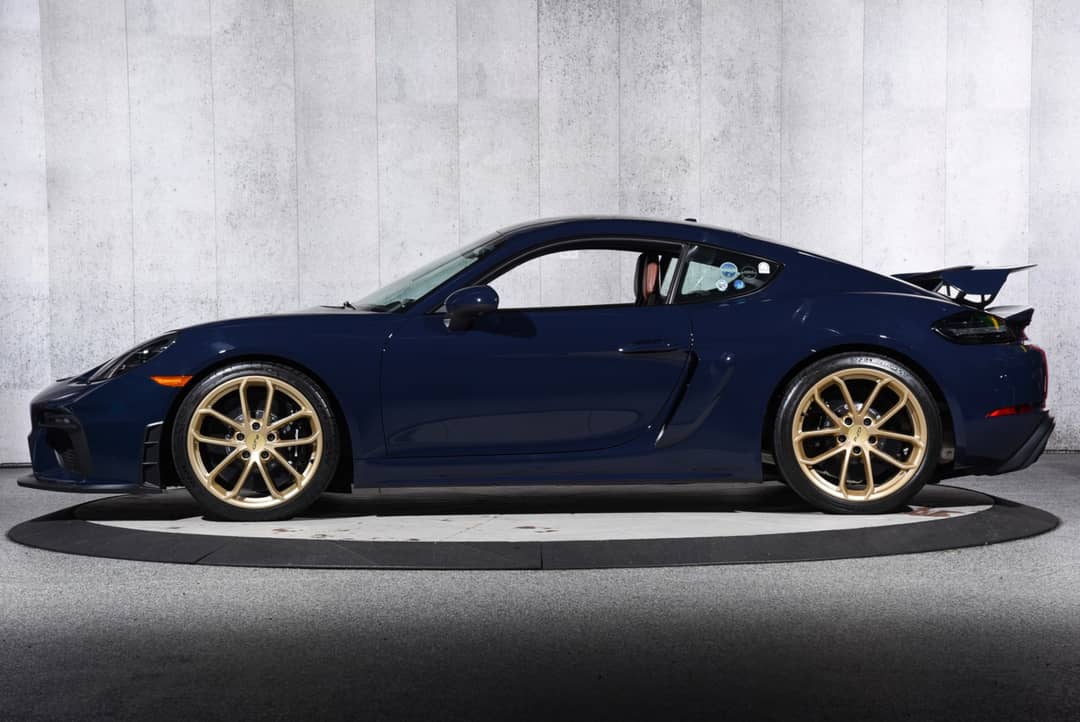 2023 Porsche 718 Cayman GT4 — photo 10