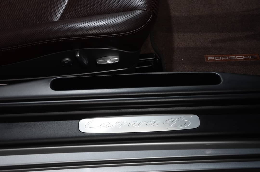 2011 Porsche 911 Carrera 4S — photo 13