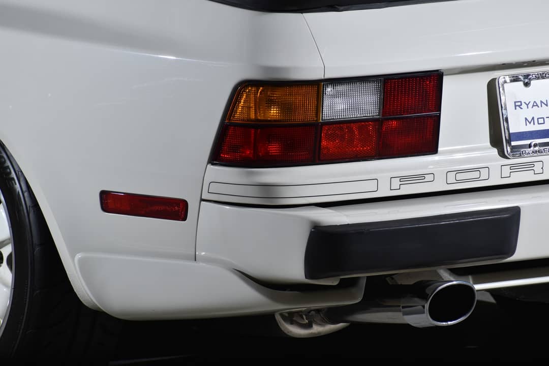 1986 Porsche 944 Turbo — photo 15