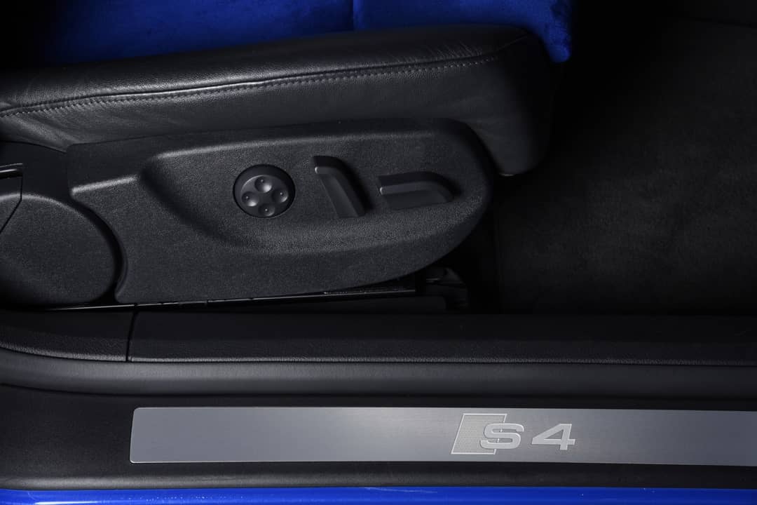 2004 Audi S4 quattro — photo 32