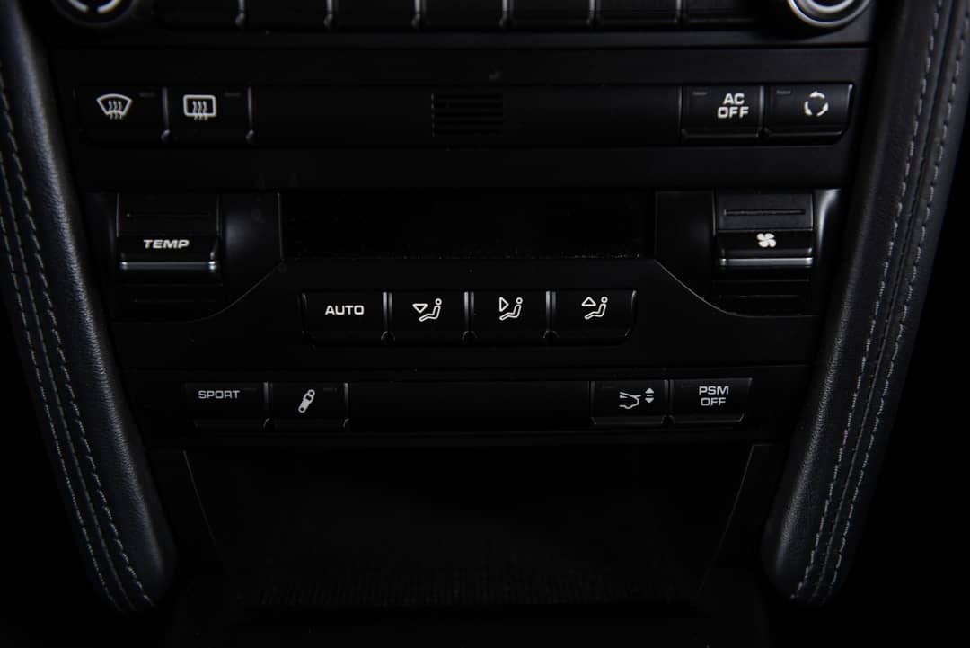 2011 Porsche 911 Turbo — photo 32