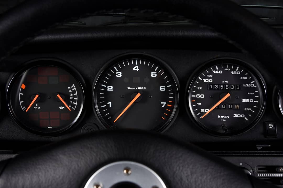 1990 Porsche 911 Carrera 2 Targa — photo 17