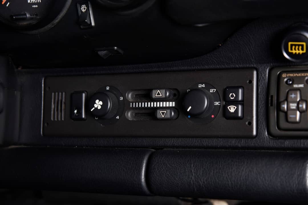 1990 Porsche 911 Carrera 2 Targa — photo 23