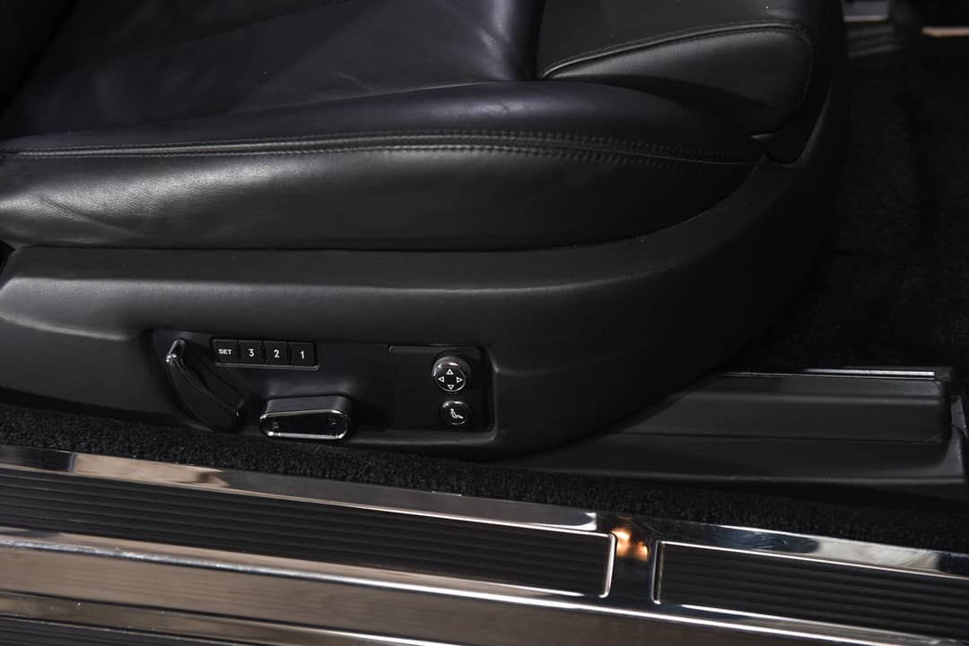2008 Bentley Azure — photo 31