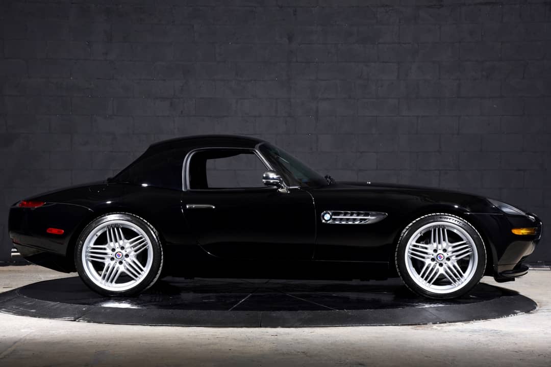 2002 BMW Z8 — photo 2