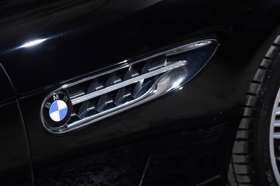 2002 BMW Z8 — photo 40