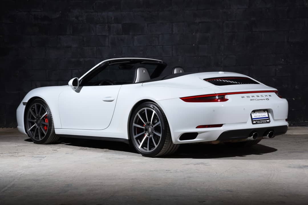 2017 Porsche 911 Carrera 4S — photo 12