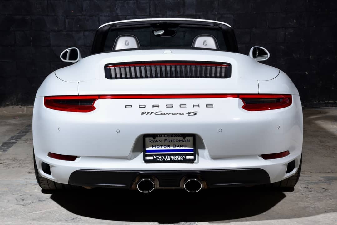 2017 Porsche 911 Carrera 4S — photo 14