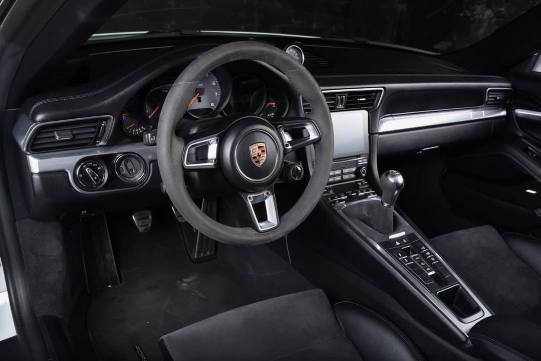 2017 Porsche 911 Carrera 4S — photo 4