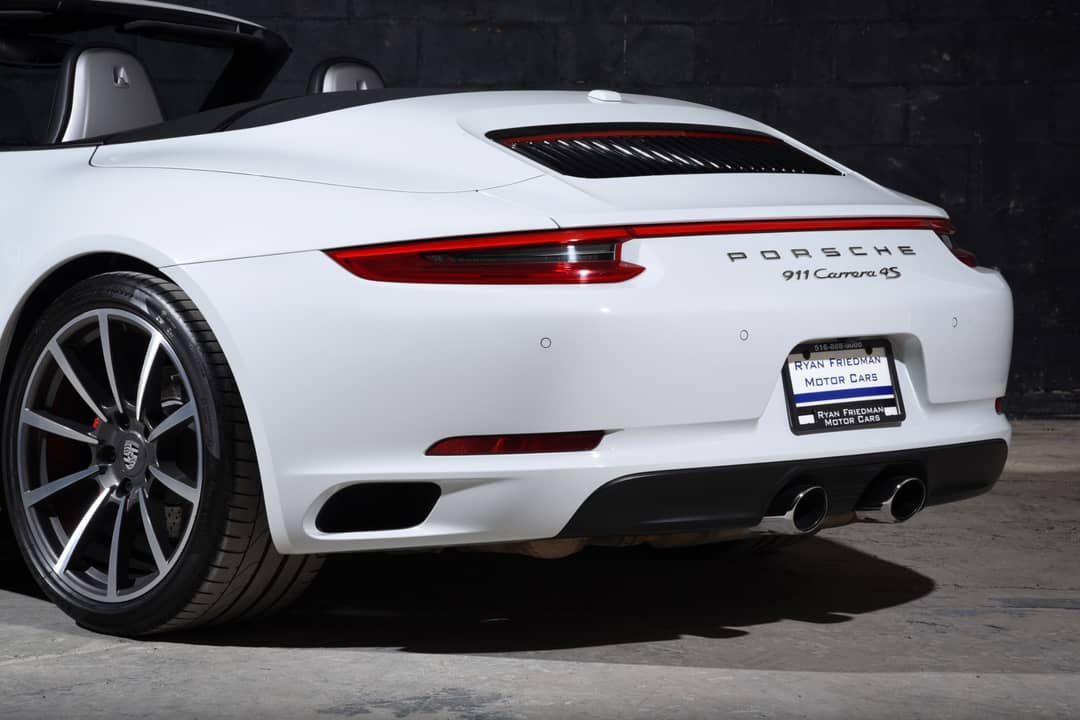 2017 Porsche 911 Carrera 4S — photo 33