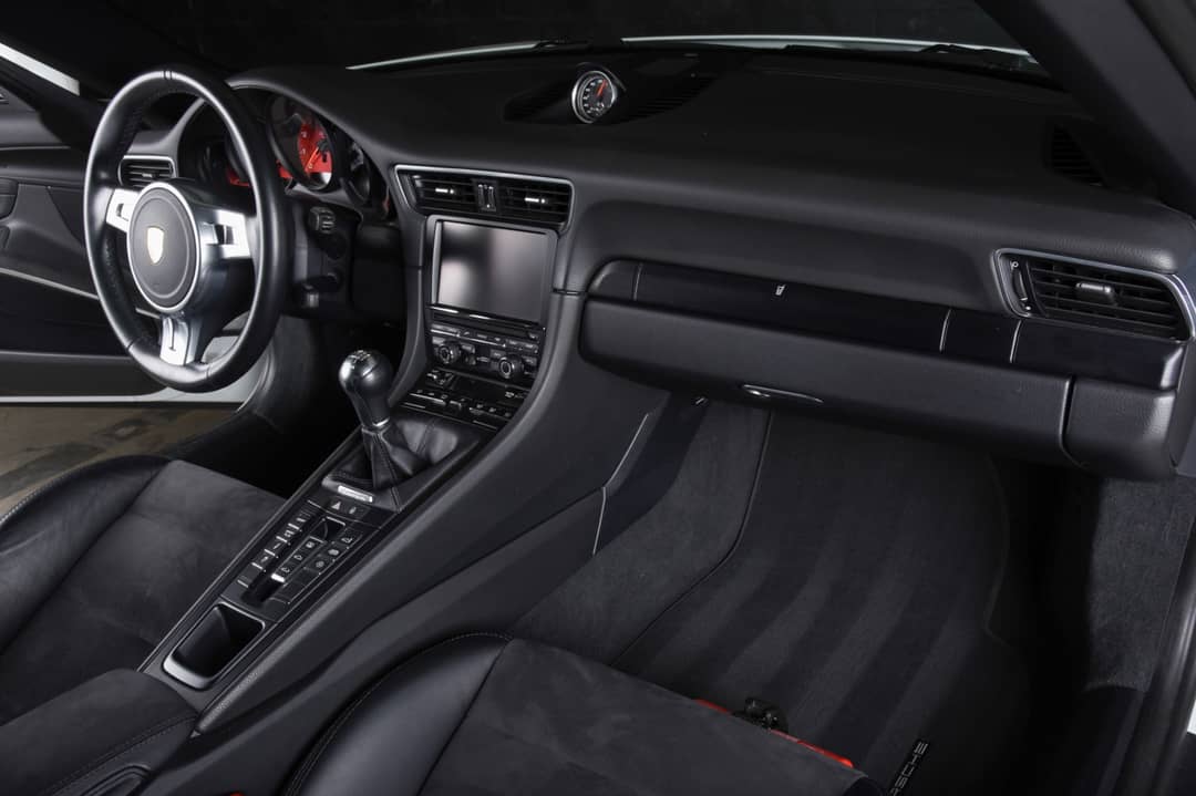 2016 Porsche 911 Carrera GTS — photo 12