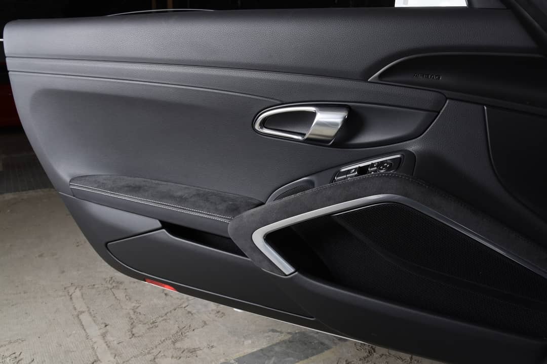 2016 Porsche 911 Carrera GTS — photo 17