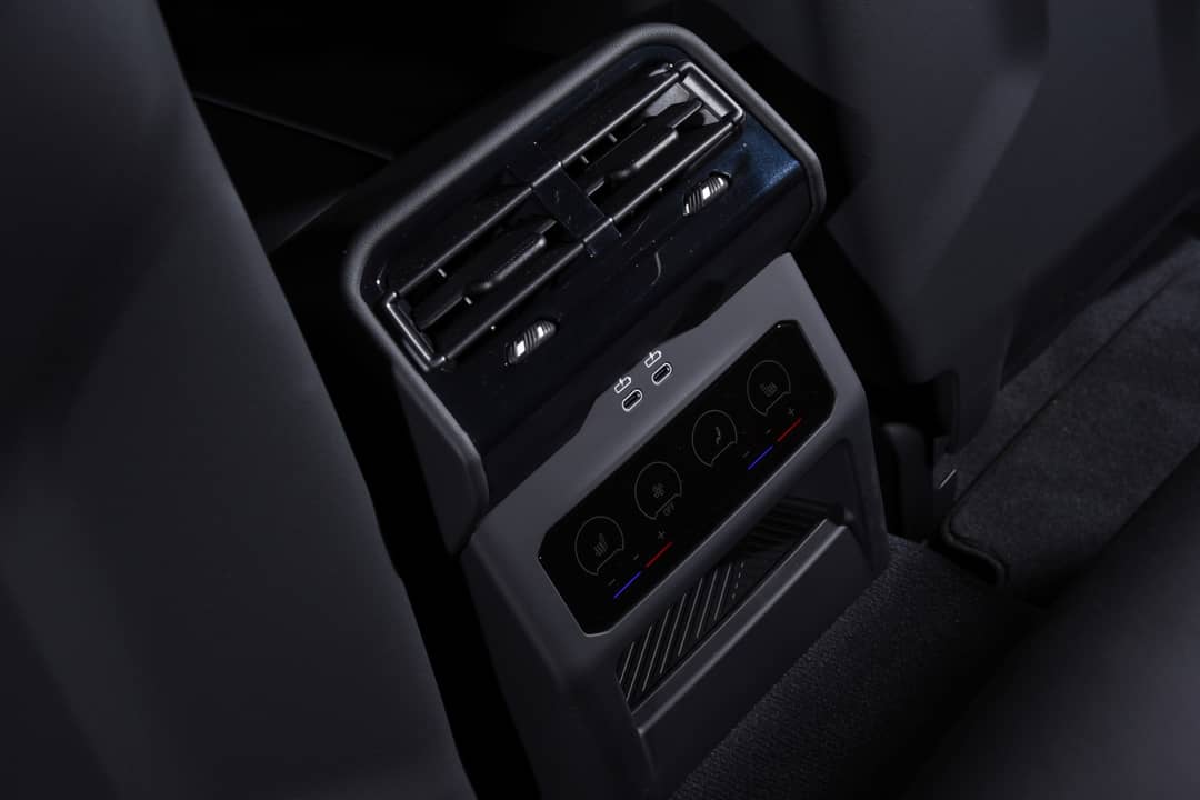 2025 BMW M5 — photo 34