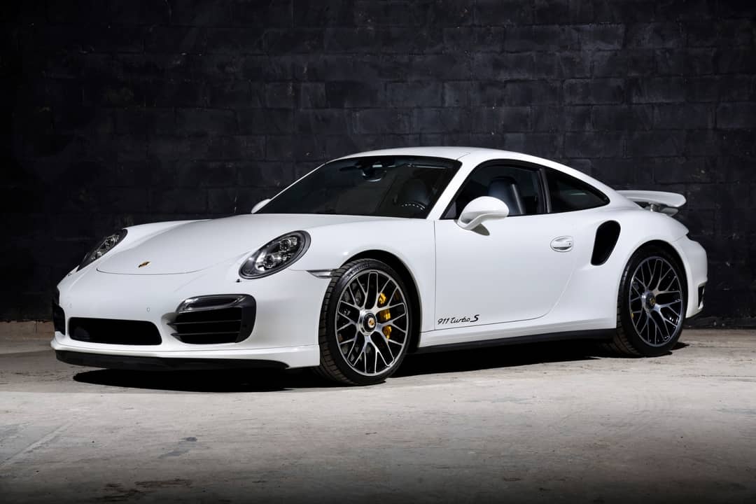 2015 Porsche 911 Turbo S — photo 2