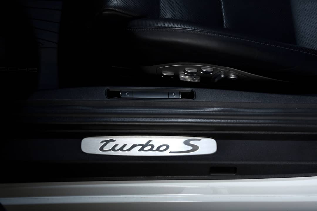 2015 Porsche 911 Turbo S — photo 40
