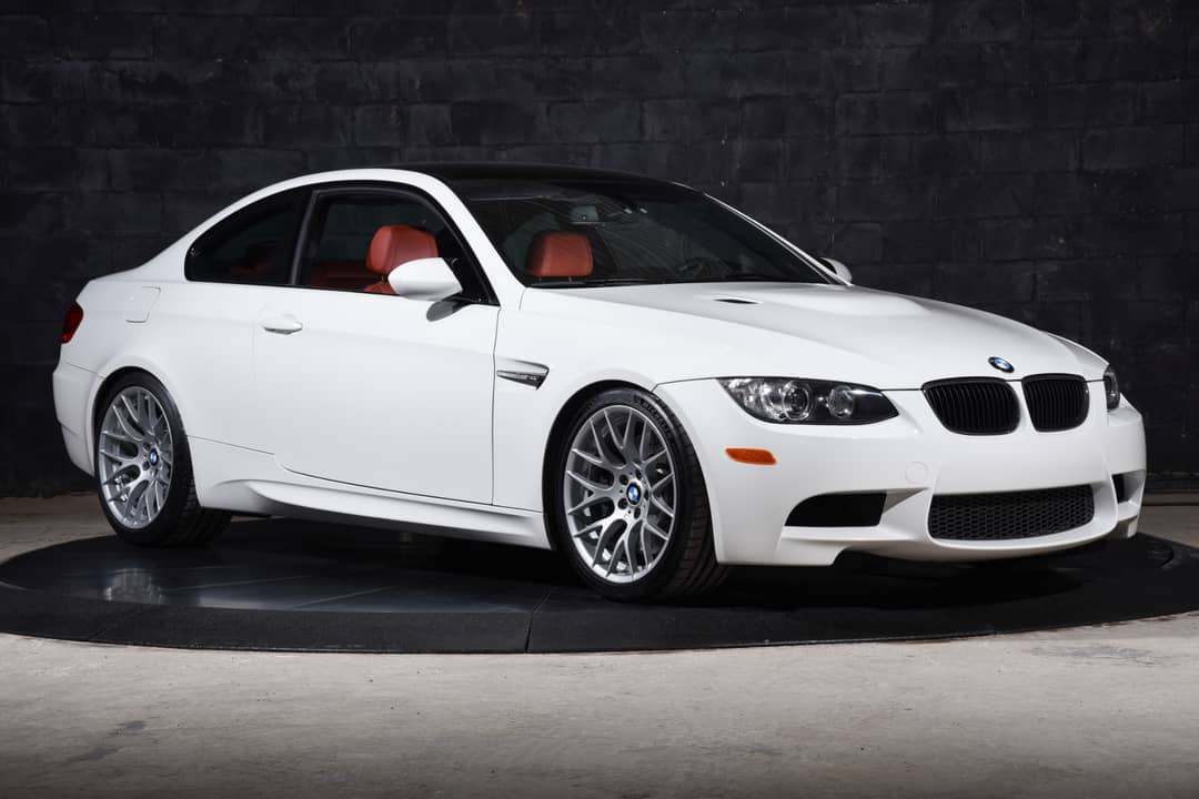 2011 BMW M3 — photo 2