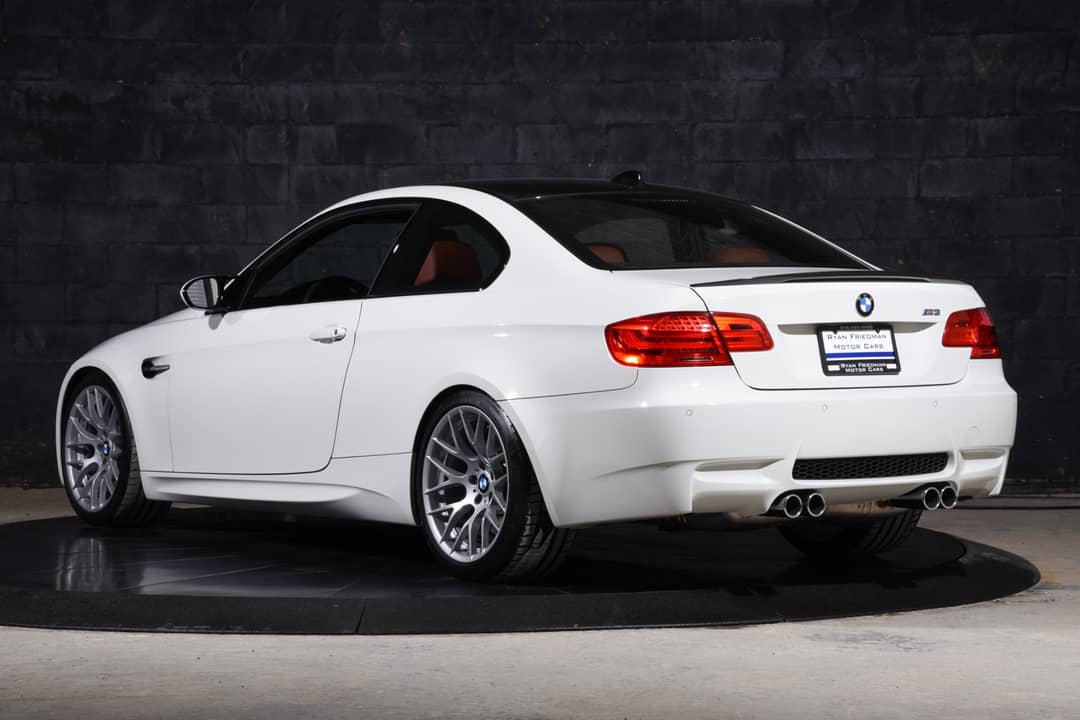 2011 BMW M3 — photo 3