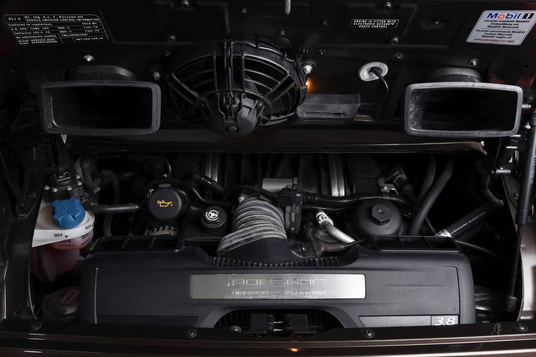 2010 Porsche 911 Carrera 4S — photo 27
