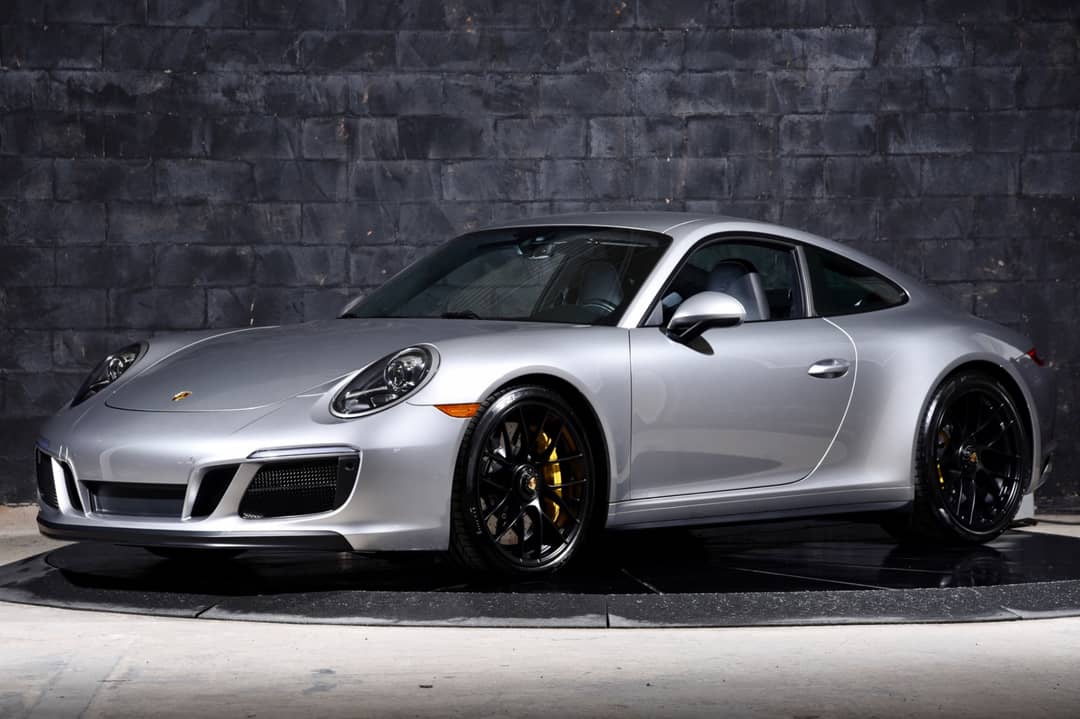 2019 Porsche 911 Carrera GTS — photo 2