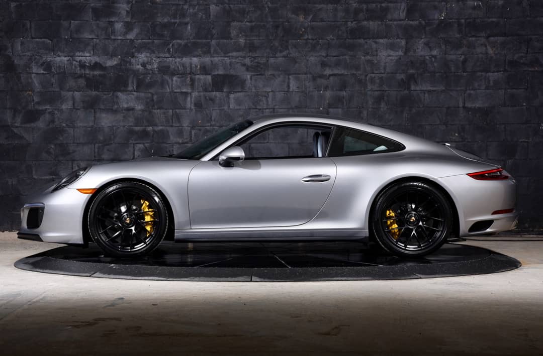 2019 Porsche 911 Carrera GTS — photo 17