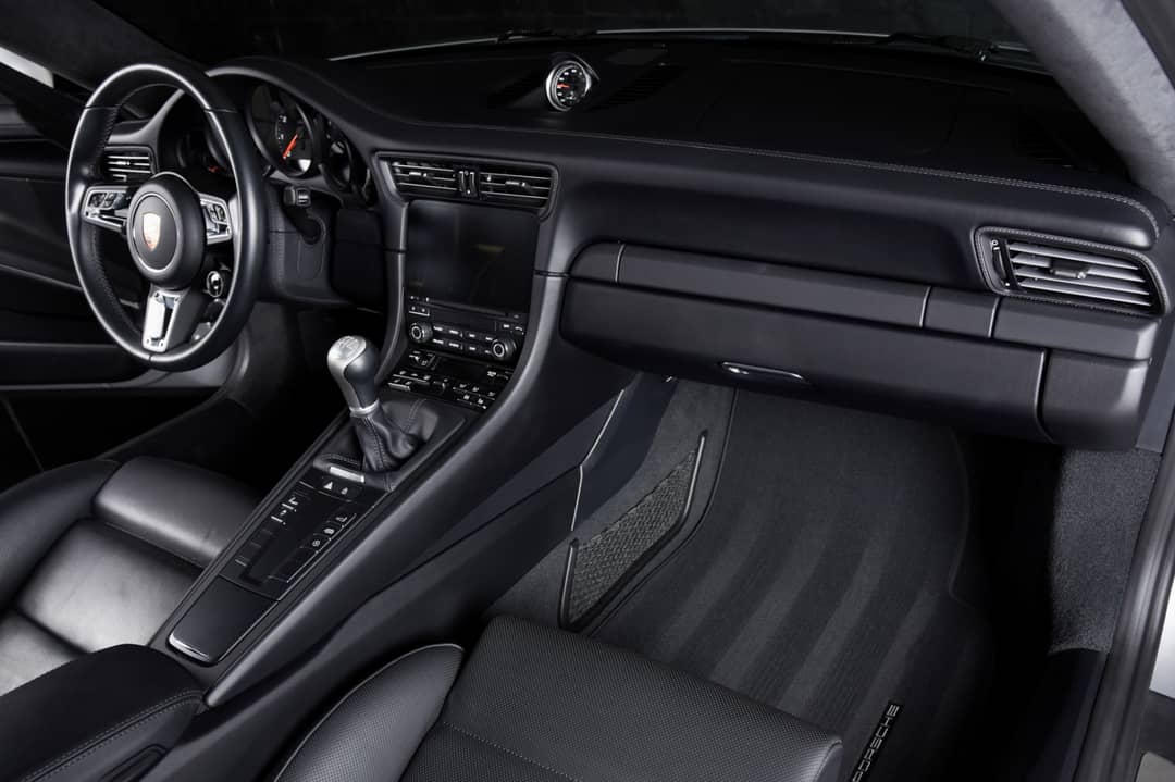 2019 Porsche 911 Carrera GTS — photo 19