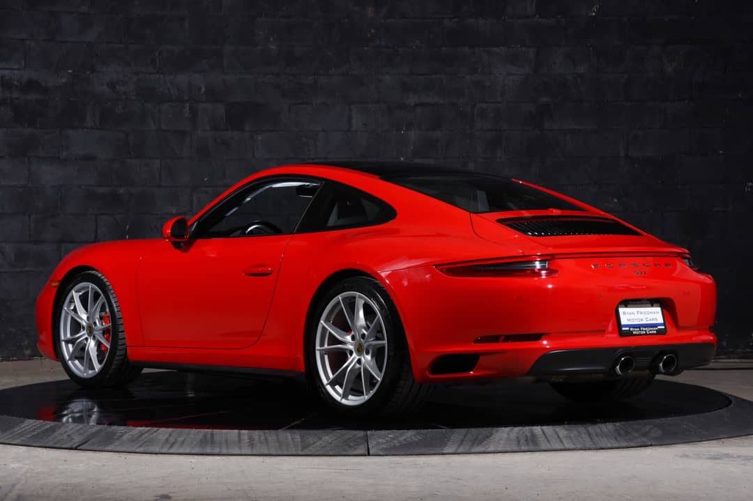 2017 Porsche 911 Carrera 4S — photo 3