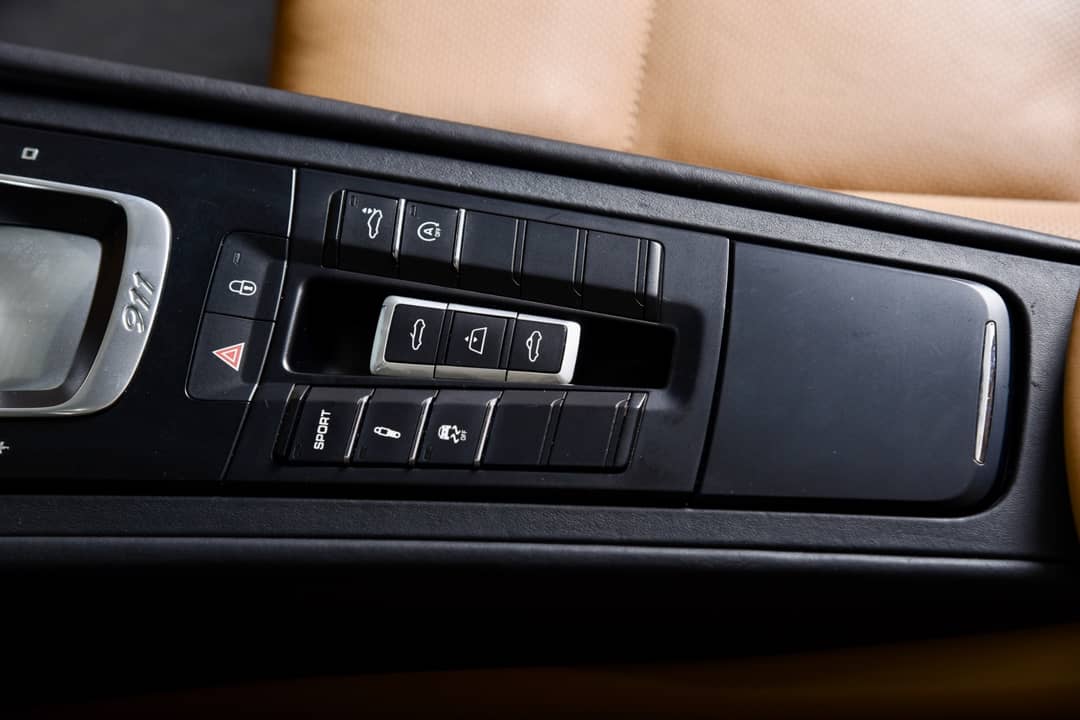 2019 Porsche 911 Carrera — photo 19