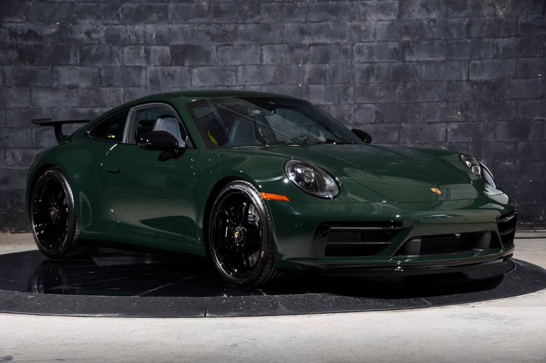 2024 Porsche 911 Carrera 4 GTS — photo 2
