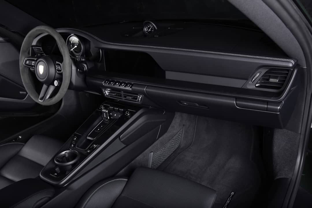 2024 Porsche 911 Carrera 4 GTS — photo 18