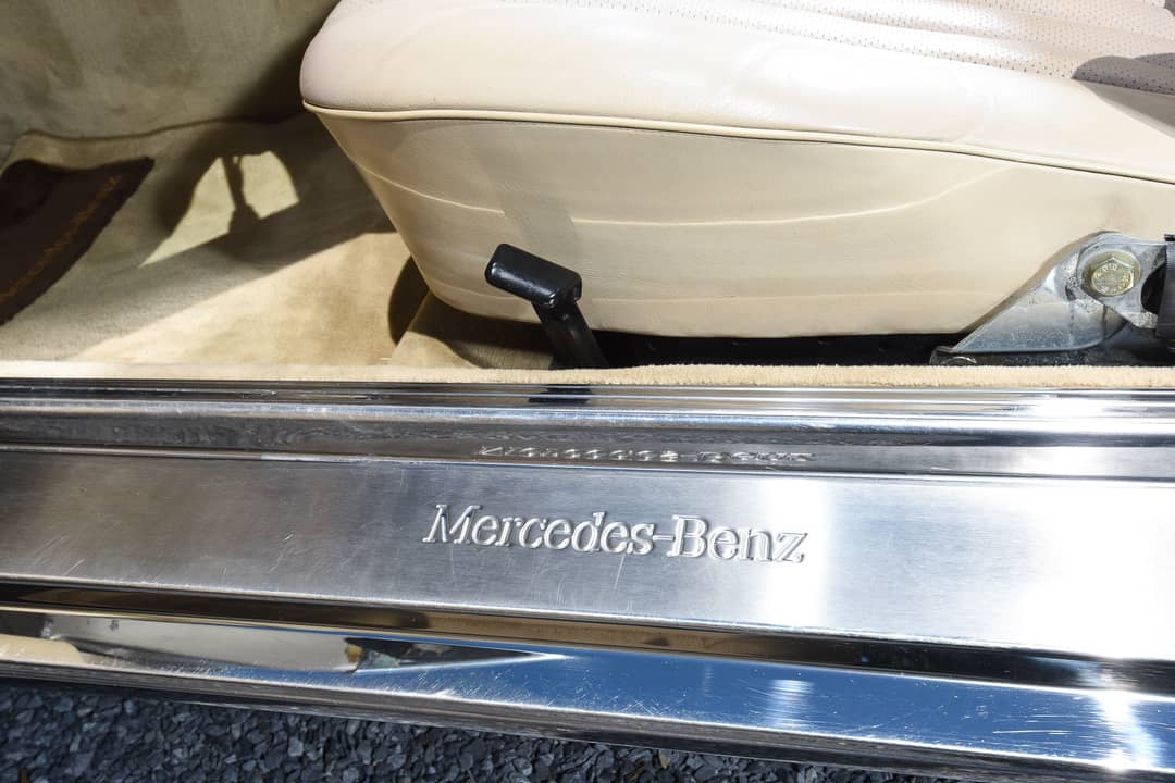1989 Mercedes-Benz 560 SL — photo 18
