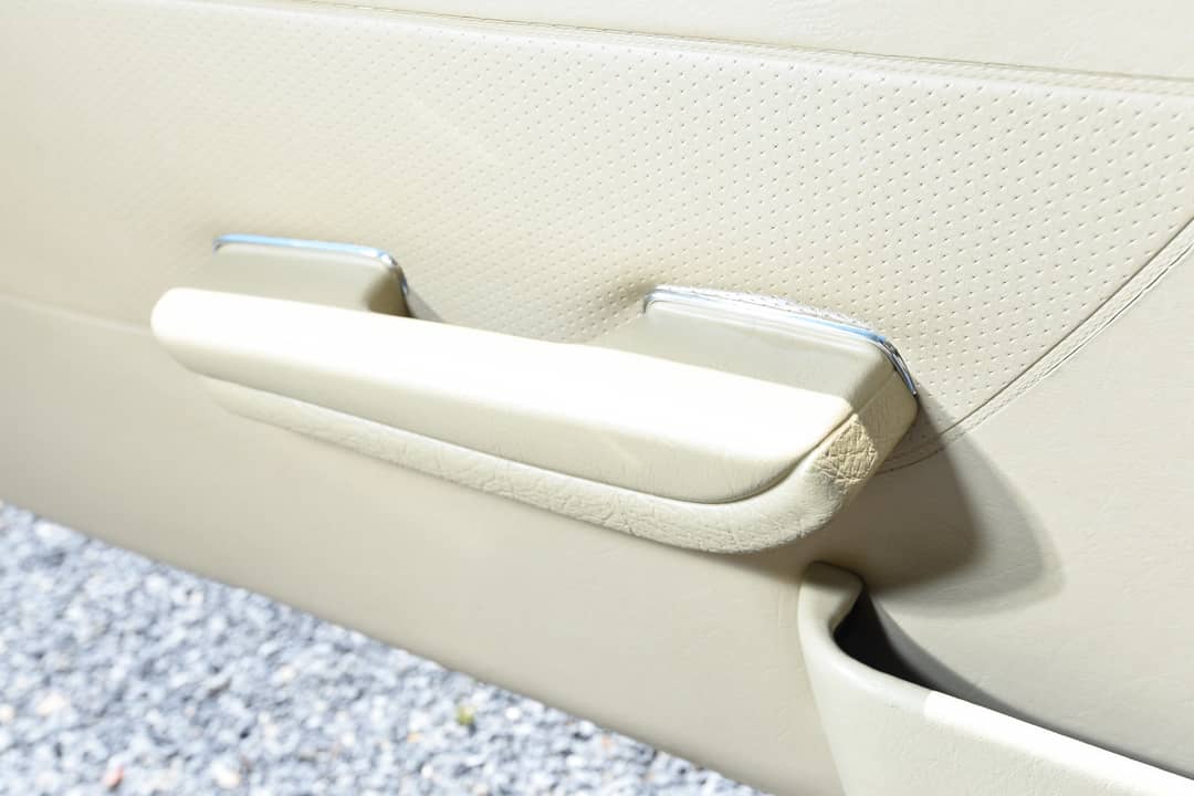 1989 Mercedes-Benz 560 SL — photo 25