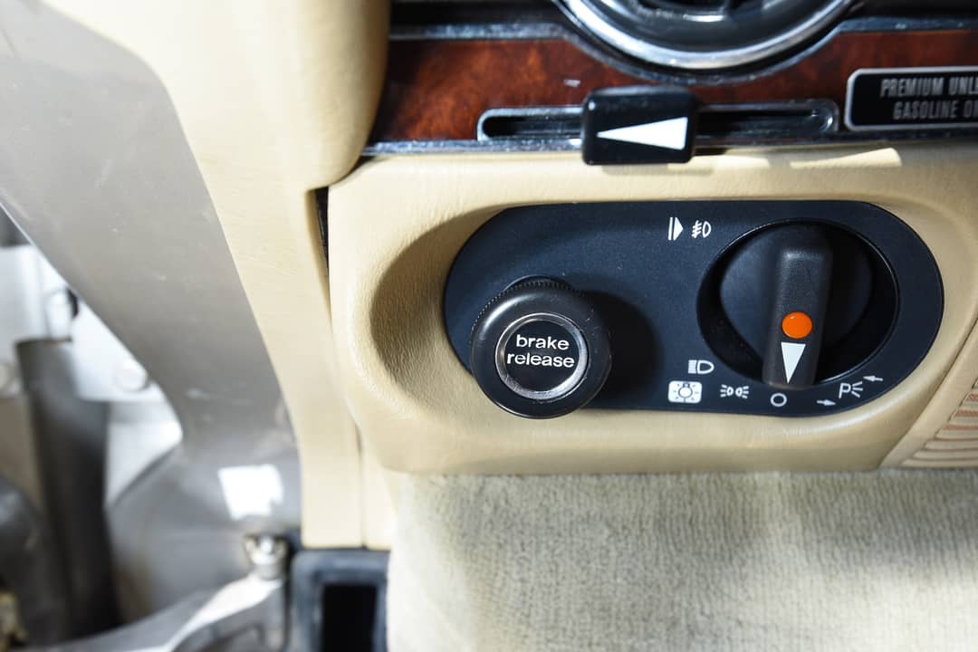 1989 Mercedes-Benz 560 SL — photo 26