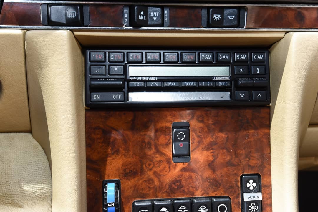 1989 Mercedes-Benz 560 SL — photo 27