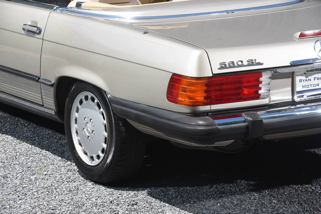 1989 Mercedes-Benz 560 SL — photo 33