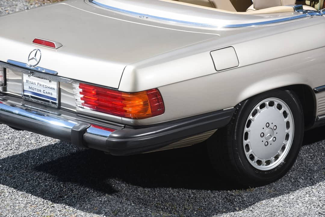 1989 Mercedes-Benz 560 SL — photo 36