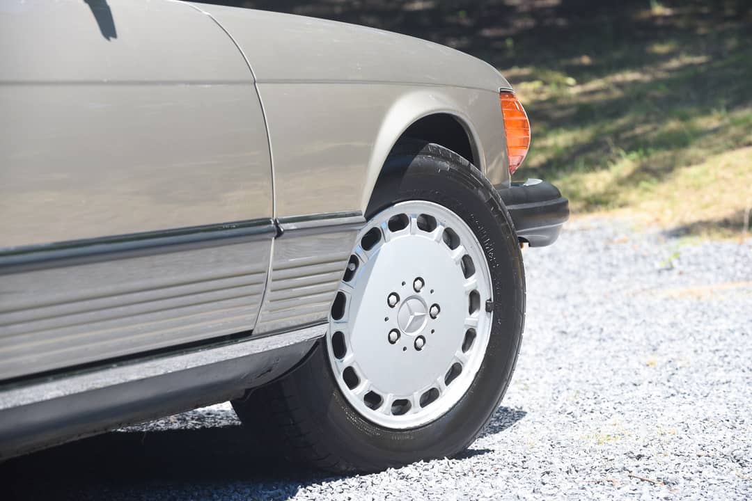 1989 Mercedes-Benz 560 SL — photo 43