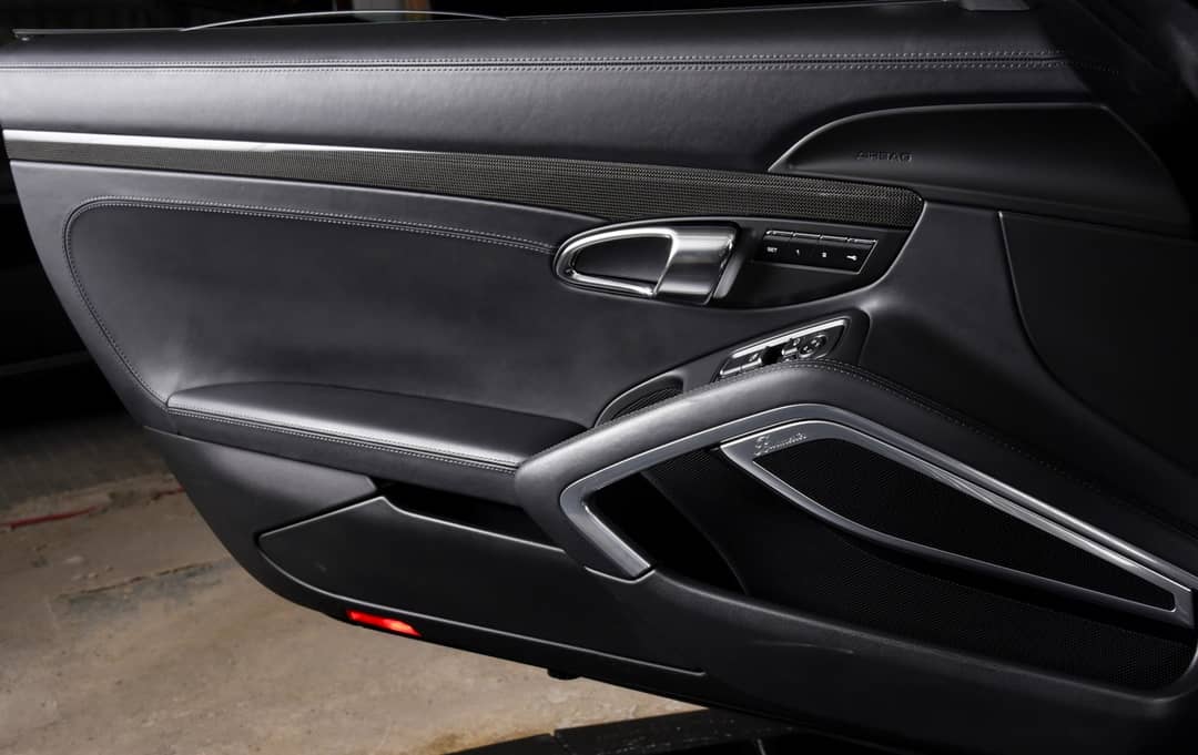 2016 Porsche 911 Turbo S — photo 23