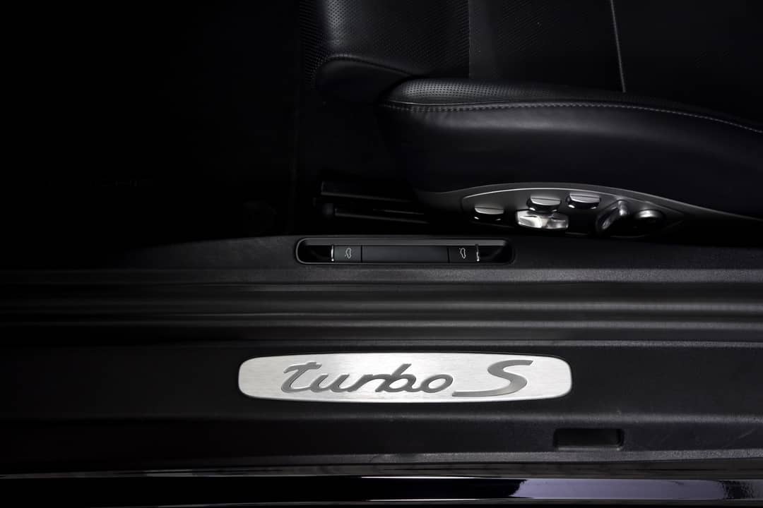 2016 Porsche 911 Turbo S — photo 25