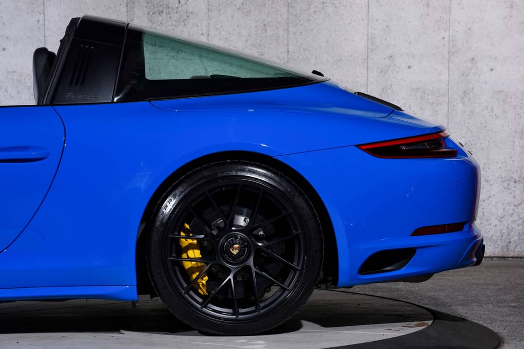 2018 Porsche 911 Targa 4 GTS — photo 17