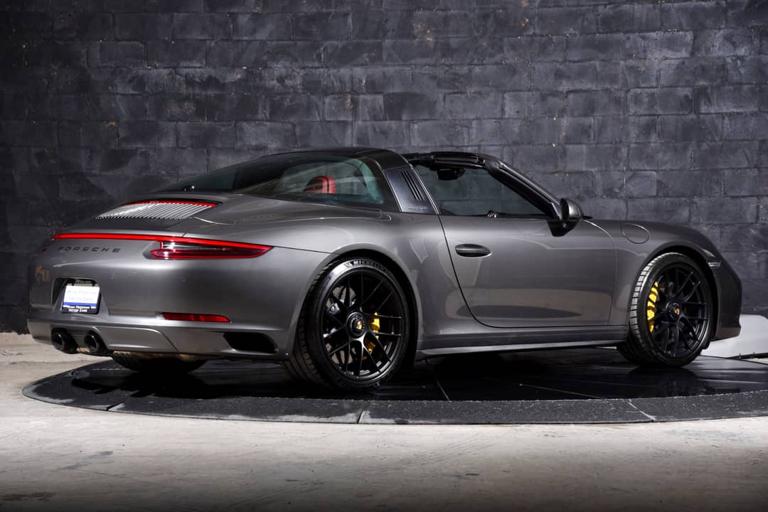 2018 Porsche 911 Targa 4 GTS — photo 13